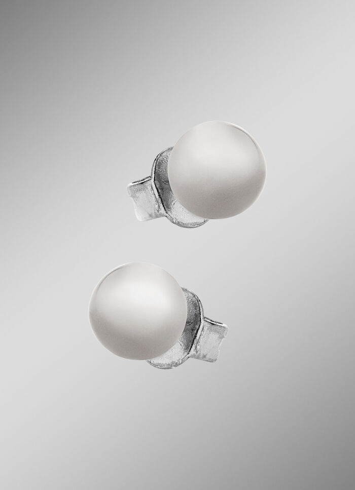 Kleine maar fijne bolvormige oorbellen van titanium 