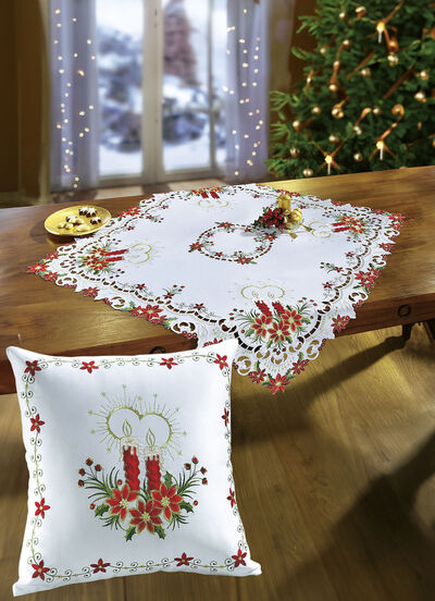 Kerstachtige tafel- en kamerdecoratie 