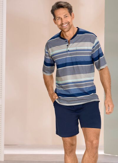 Shorty met knoopsluiting en zijzakken 