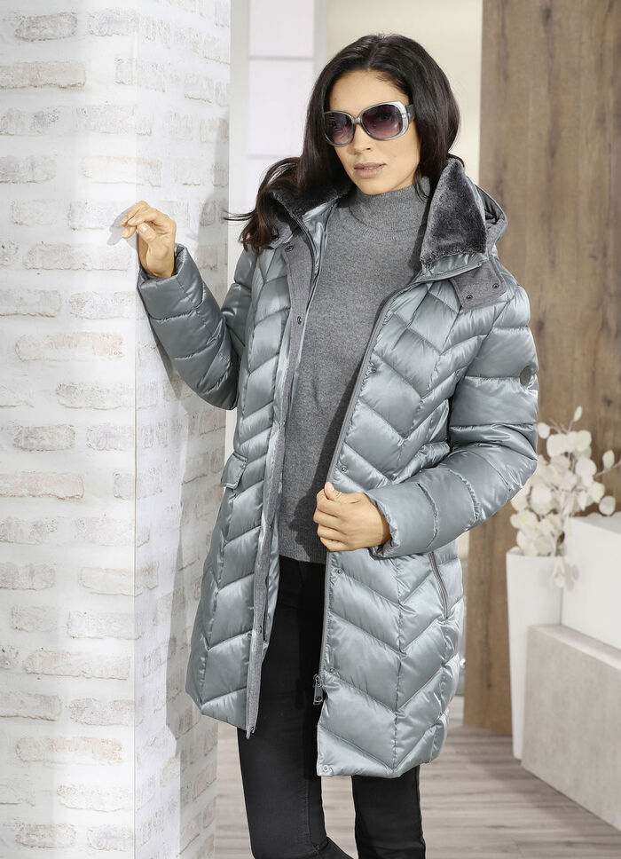 Jas met afneembare rand van imitatiebont op de kraag 