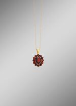 Bloemvormige hanger met granaat 