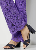 Broek met bloemenkant 