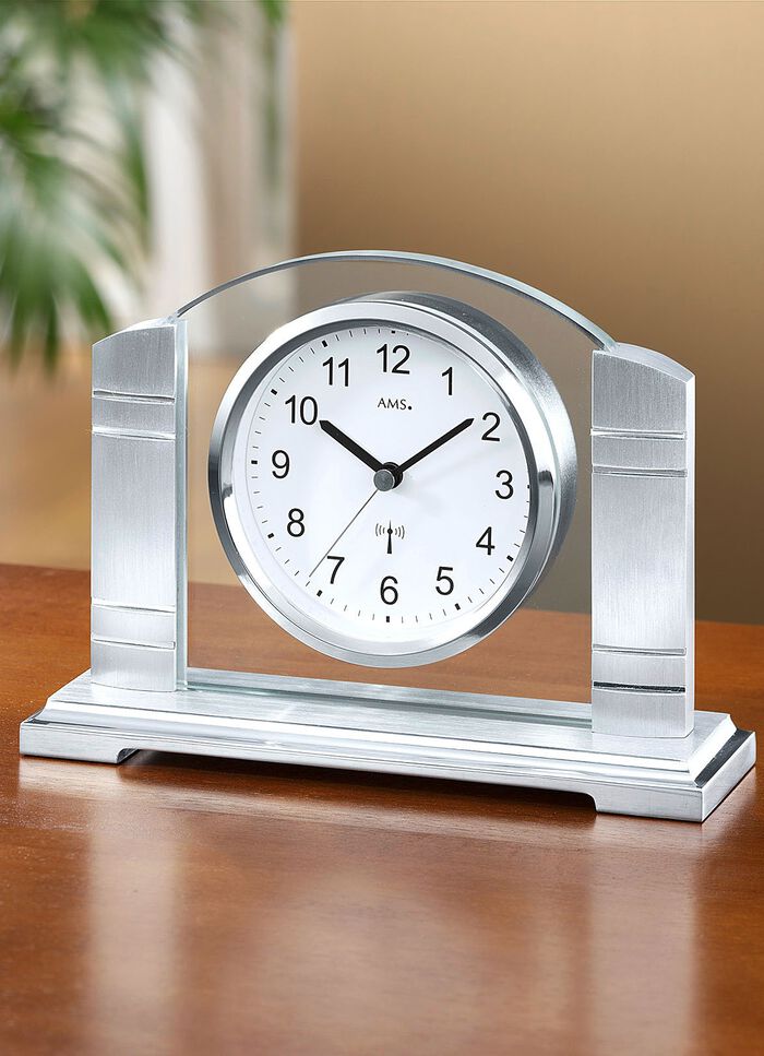 Tafelklok met achterwand van mineraalglas 