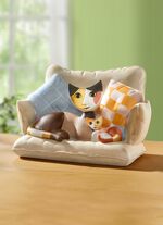 Kattenmoeder op de bank uit de Rosina Wachtmeister-collectie 