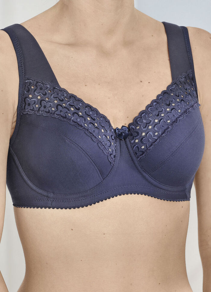 Miss Mary beugelbeha met mooi borduursel 