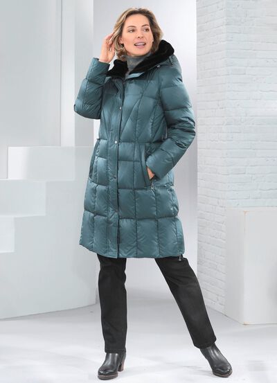 Korte donsjas met vaste capuchon 