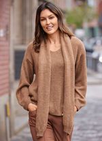 Trui met sjaal en in zachte knuffelkwaliteit 