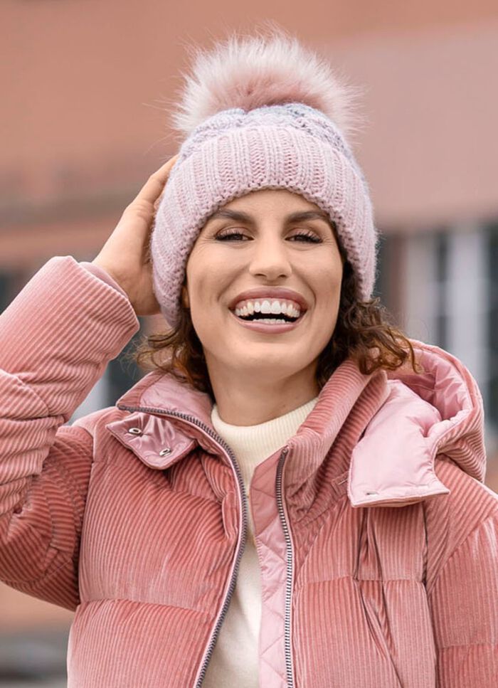 Warme damesmuts, met omslag ROOS