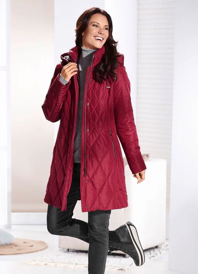 Korte jas met voering van imitatiebont in de capuchon 