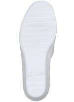 Muiltjes met decoratieve perforaties 