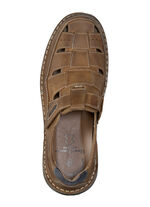 Slippers met luchtige openingen KASTANJEBRUIN