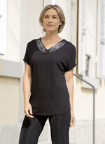 Shirt met breed paneel versierd met strass steentjes 