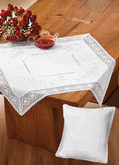 Tafel- en kamerdecoratie met delicaat borduurwerk en fantastisch gehaakt kant 