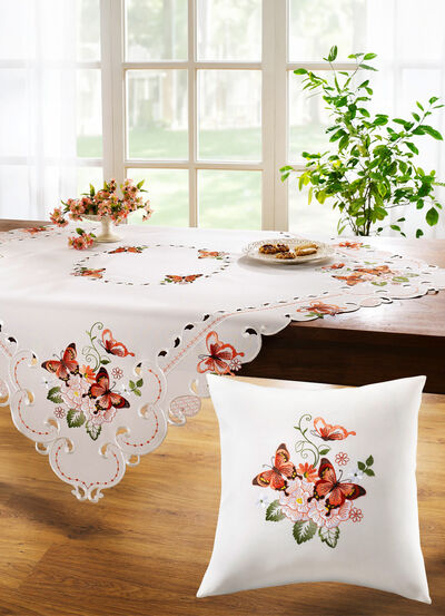 Elegant vormgegeven tafel- en kamerdecoratie 