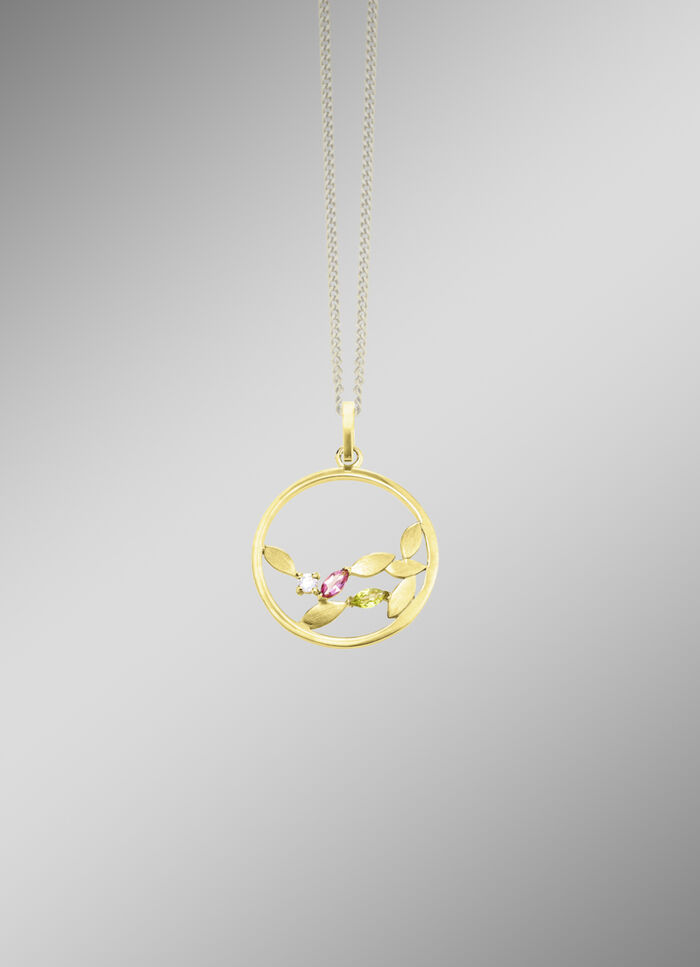 Hanger met edelstenen en synthetische zirkonia 