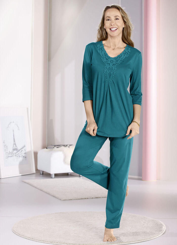 Laurina pyjama met rijkelijk motiefkant 