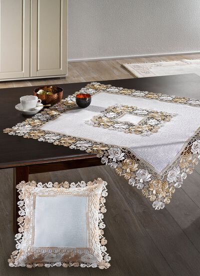 Tafelkleed met kanten rand 