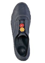 Gemini pantoffels met een subtiele kreukelstructuur en kleurrijke leren bloemen MARINE