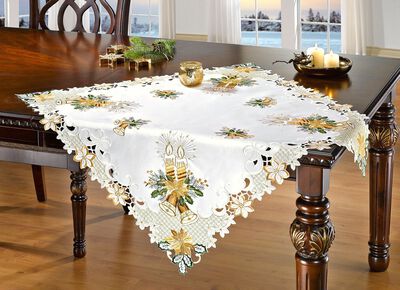 Tafel- en kamerdecoratie met kaarsen- en klok-motief 