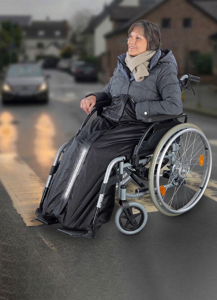 Rolstoelwarmtezak houdt je droog en warm bij slecht weer 