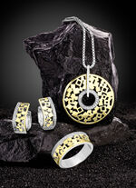 Chique hanger in tweekleurig met zirkonia 