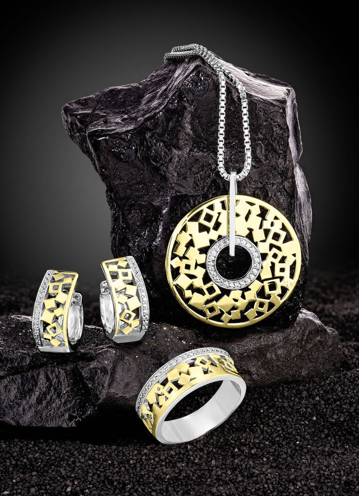 Chique hanger in tweekleurig met zirkonia 