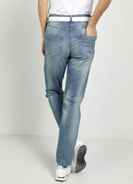 Jeans met klinknagels langs de zijnaad 