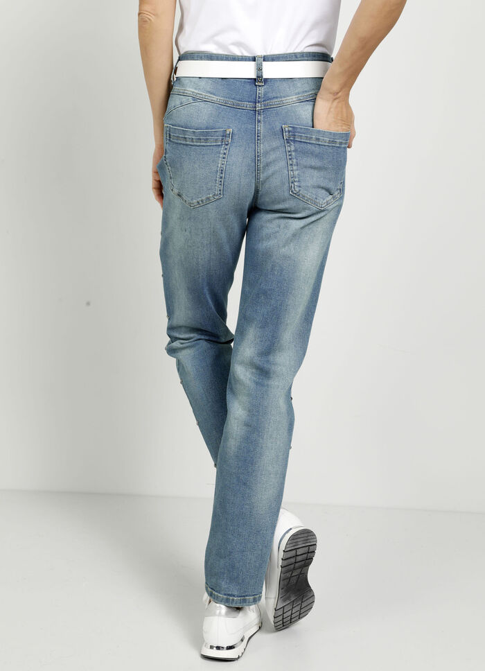 Jeans met klinknagels langs de zijnaad 