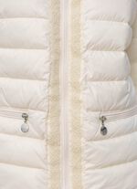 Jasje met decoratieve parelversiering 