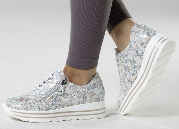 Waldläufer sneakers gemaakt van nubuckleer met bloemenprint EISBLAU-BUNT