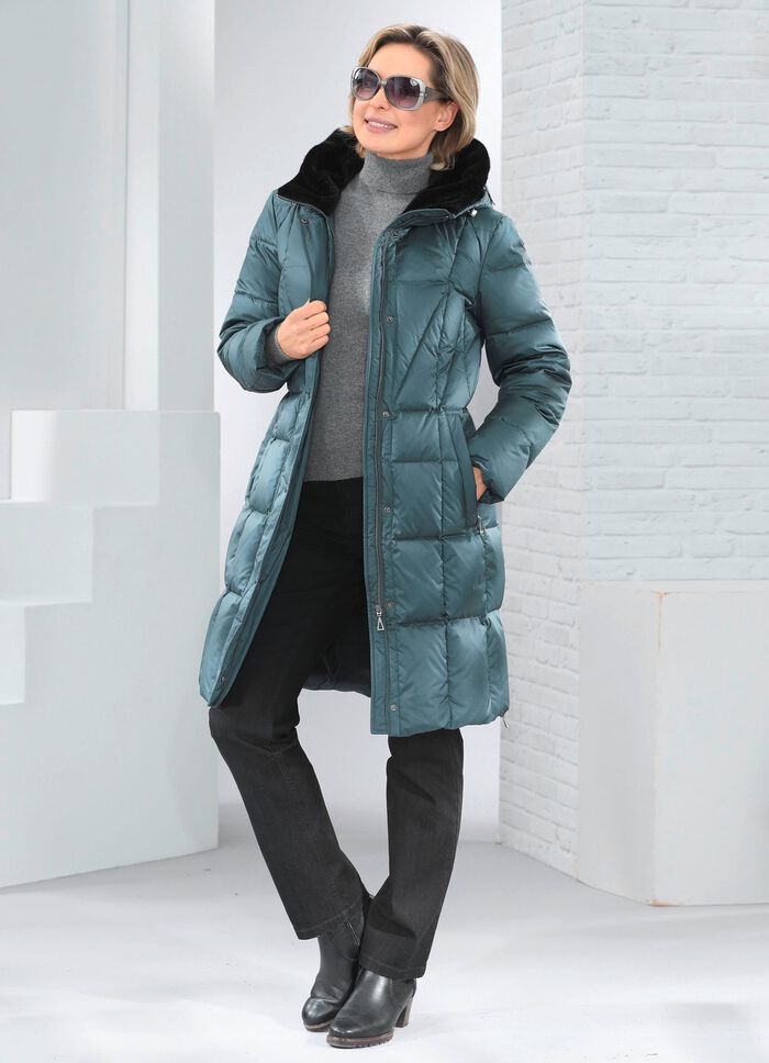 Korte donsjas met vaste capuchon 