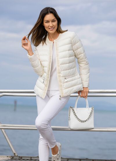 Jasje met decoratieve parelversiering 