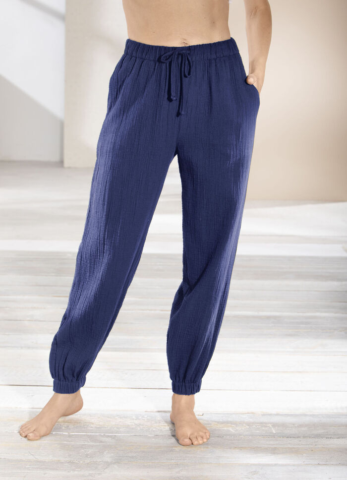 Ademende broek van Laurina MARINE