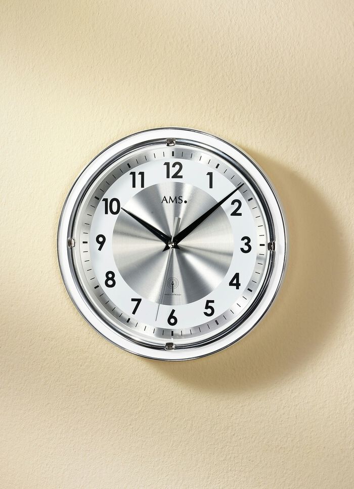 Radiografische wandklok ZILVER