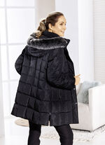 Lange jas met een aantrekkelijk ontwerp 