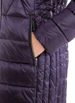 Korte jas met langsquilt aan de zijkant 