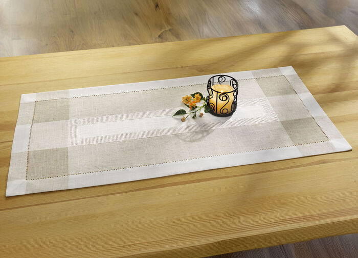 Klassieke tafel- en kamerdecoratie met linnen ECRU-BEIGE
