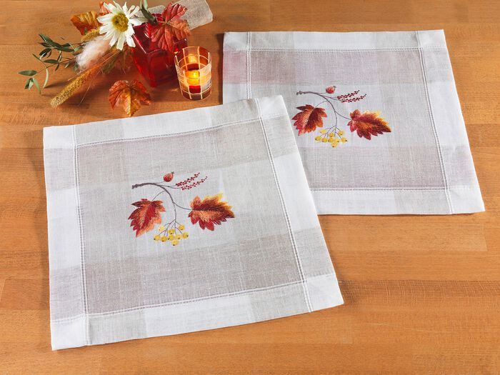 Geborduurde tafel- en kamerdecoratie 