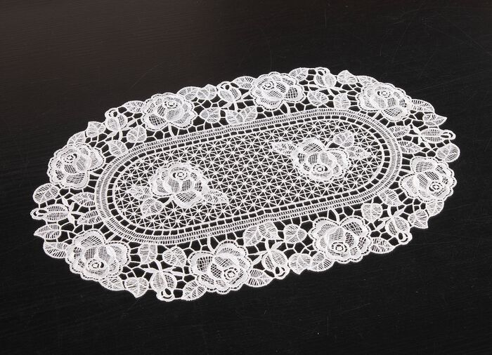 Tafeldecoratie van kant 