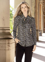 Blouse met pied-de-poulemotief 