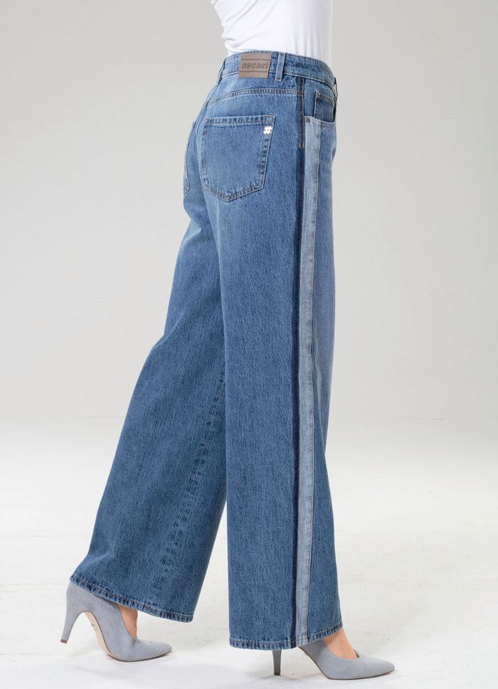 Sportieve jeans met modieuze wijde pijpen 