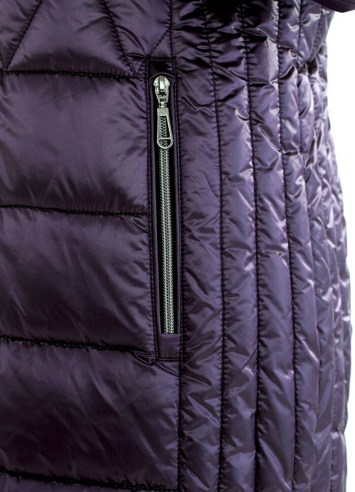 Korte jas met langsquilt aan de zijkant 