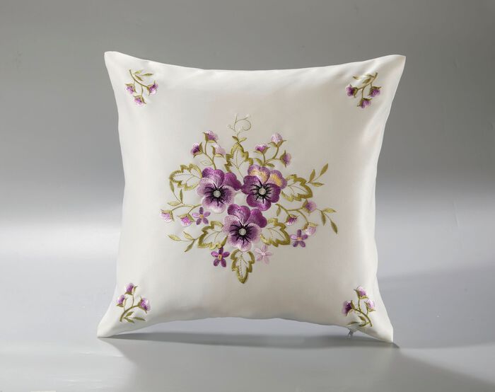 Tafel- en kamerdecoratie met vioolborduurwerk 