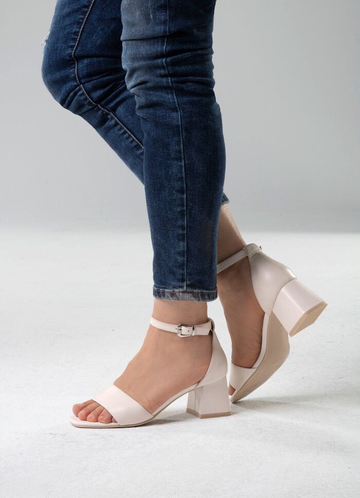 ELENA EDEN sandalen gemaakt van het beste nappaleer ECRU