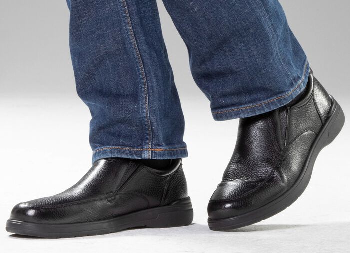 GINO GALANTE, klassieke herenpantoffels, gemaakt van hertenleer 