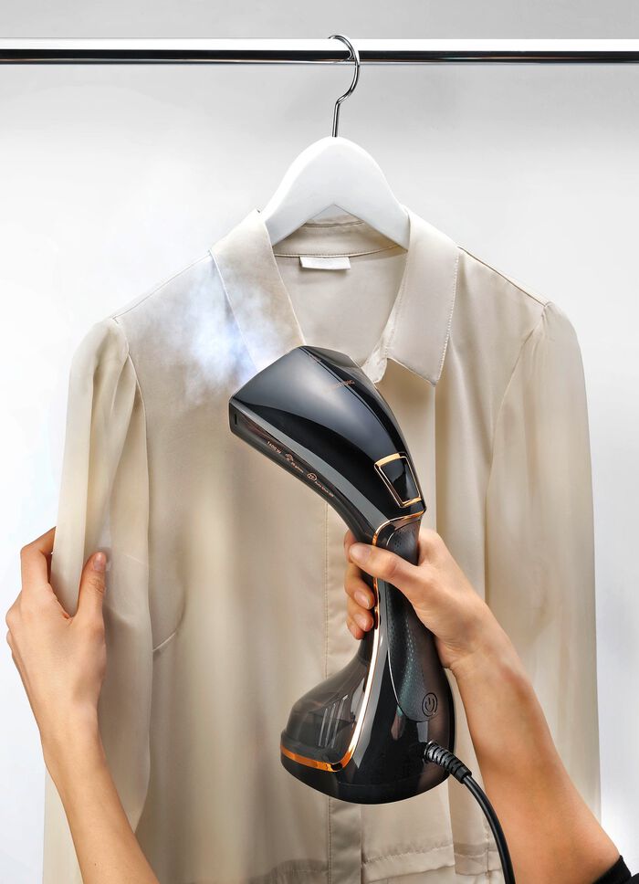 Grundig stoomborstel: ideaal voor hangende kleding en op reis 