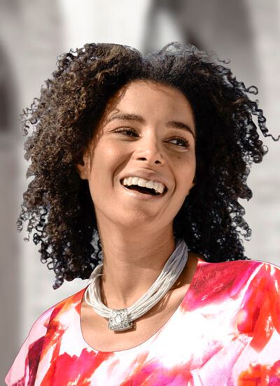 Ketting van textiel met hanger van kristallen steen 