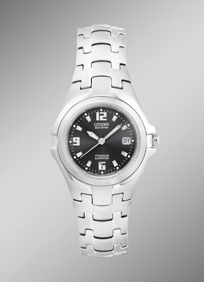 Dameshorloge met supertitanium bandkast 