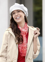 Lichtgewicht dames krantenjongenspet met elastische inzet ECRU