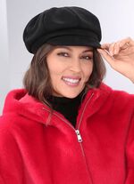 Elegante dames krantenjongenspet met elastiek aan de achterkant 